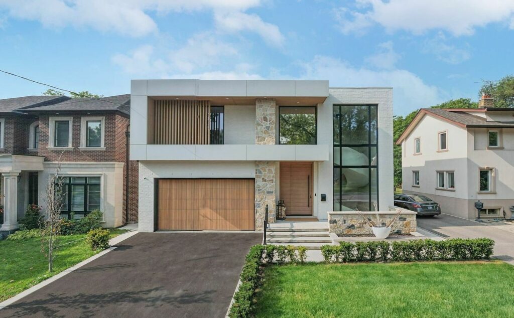 Royalavon Cres
